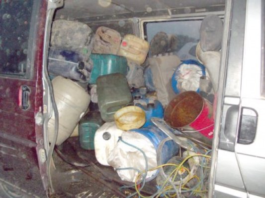 Percheziţiile la hoţii de motorină din vagoanele trenurilor s-au lăsat cu arestări